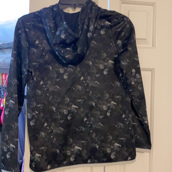 Girls extra large under armor sweatshirt - Picture 2 of 3